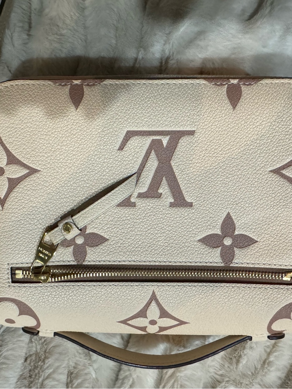Louis Vuitton Cream Monogram Pochette Métis Crossbody Bag - Picture 2 of 8